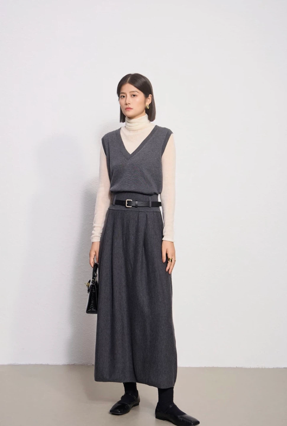 Lisa’s outfit Cream Long Sleeve Turtleneck Top - photo 4
