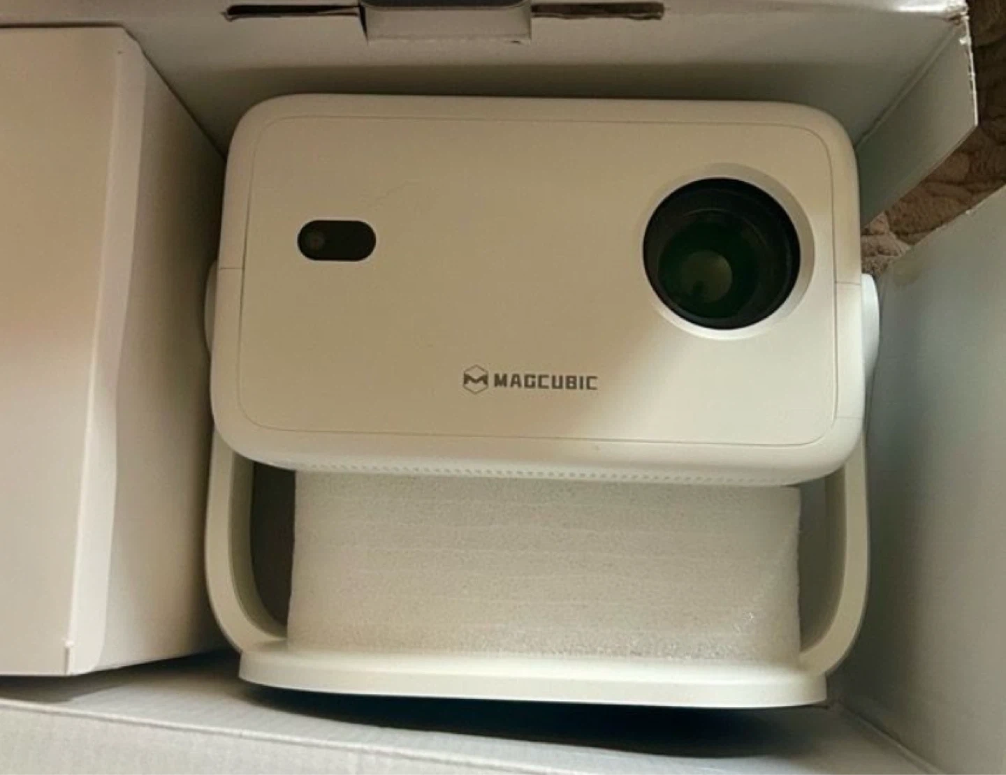 Magcubic projector