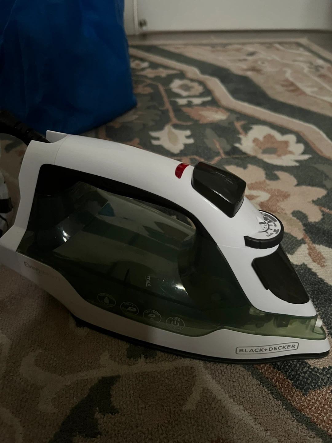 Black+Decker EvenSteam Iron Model IR350V - photo 2