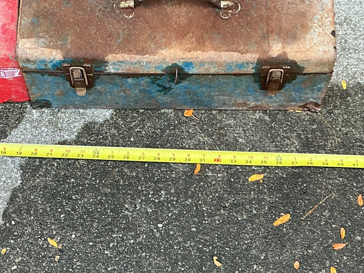 Two Vintage Metal Toolboxes ! - photo 3