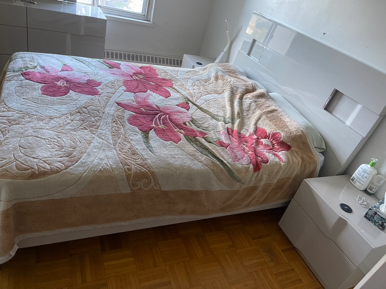 Queen size bed