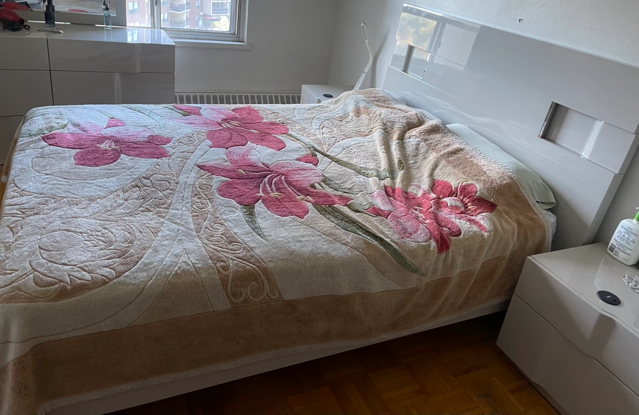 Queen size bed - photo 2