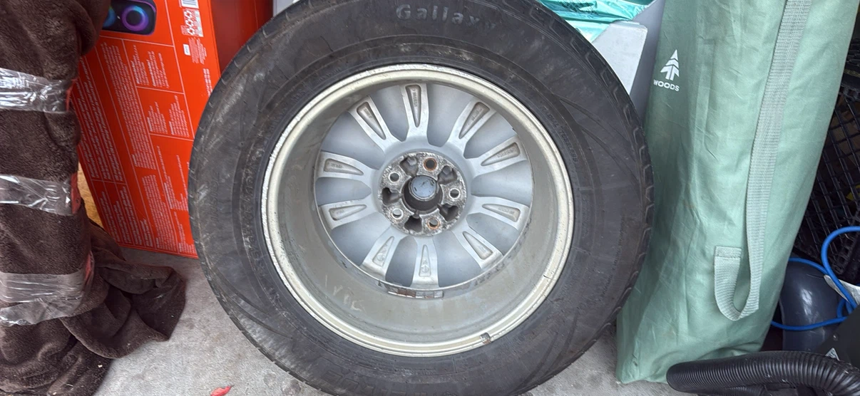 Nissan 17-inch Alloy Wheel with Tire - photo 3