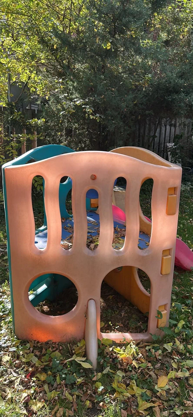 Little Tikes Plastic Play Climber and Slide curb alert