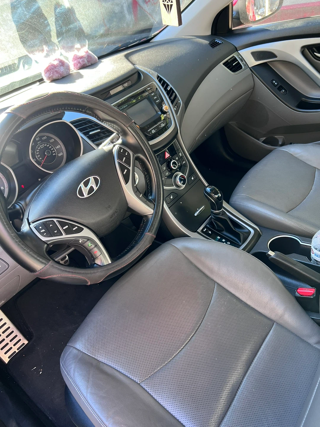 Red Hyundai Elantra - photo 4