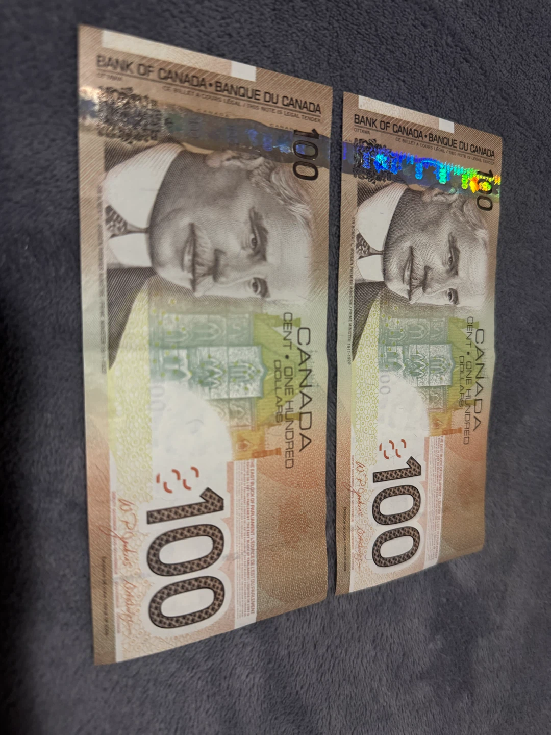 Canada 100 Dollar Bills (2004 Series) with sequence number