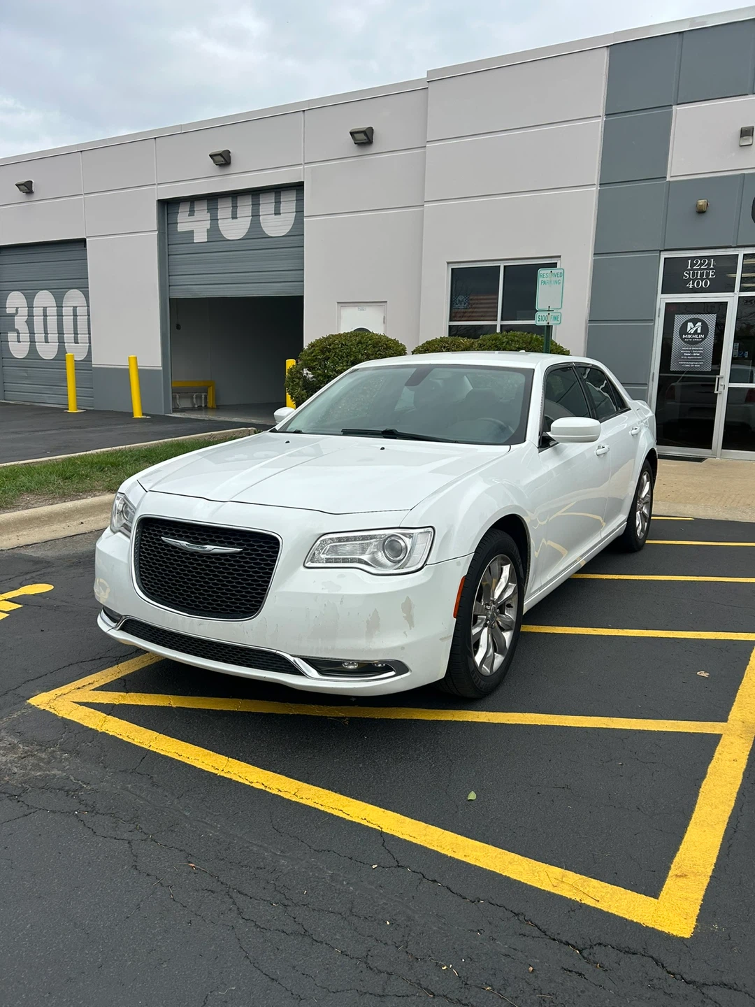 2015 Chrysler 300 Command attention