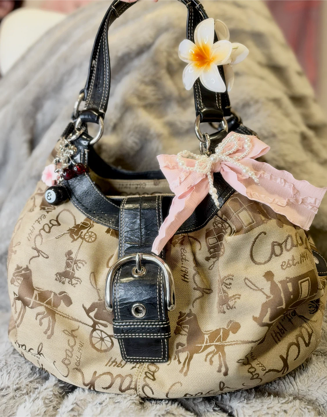 Coach Soho Lynn Horse & Carriage Large Hobo Bag.