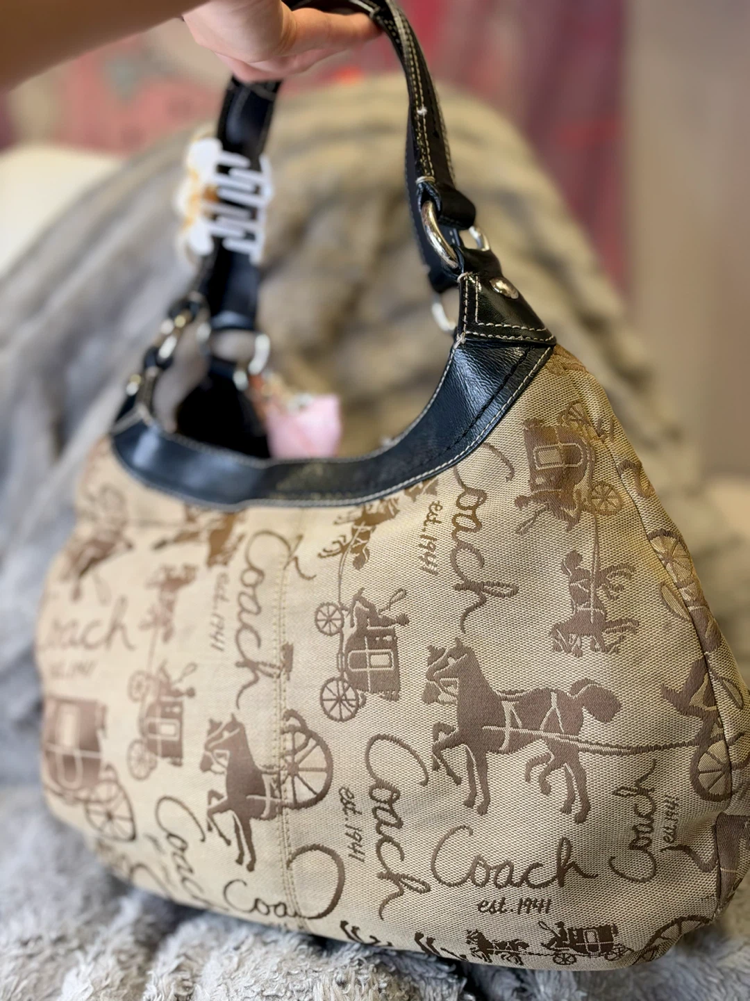 Coach Soho Lynn Horse & Carriage Large Hobo Bag. - photo 2