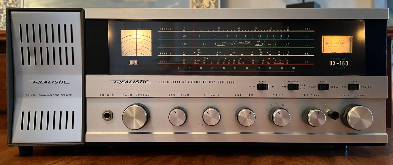 Realistic DX-160 Communications Receiver and SP-150 Speaker - photo 2