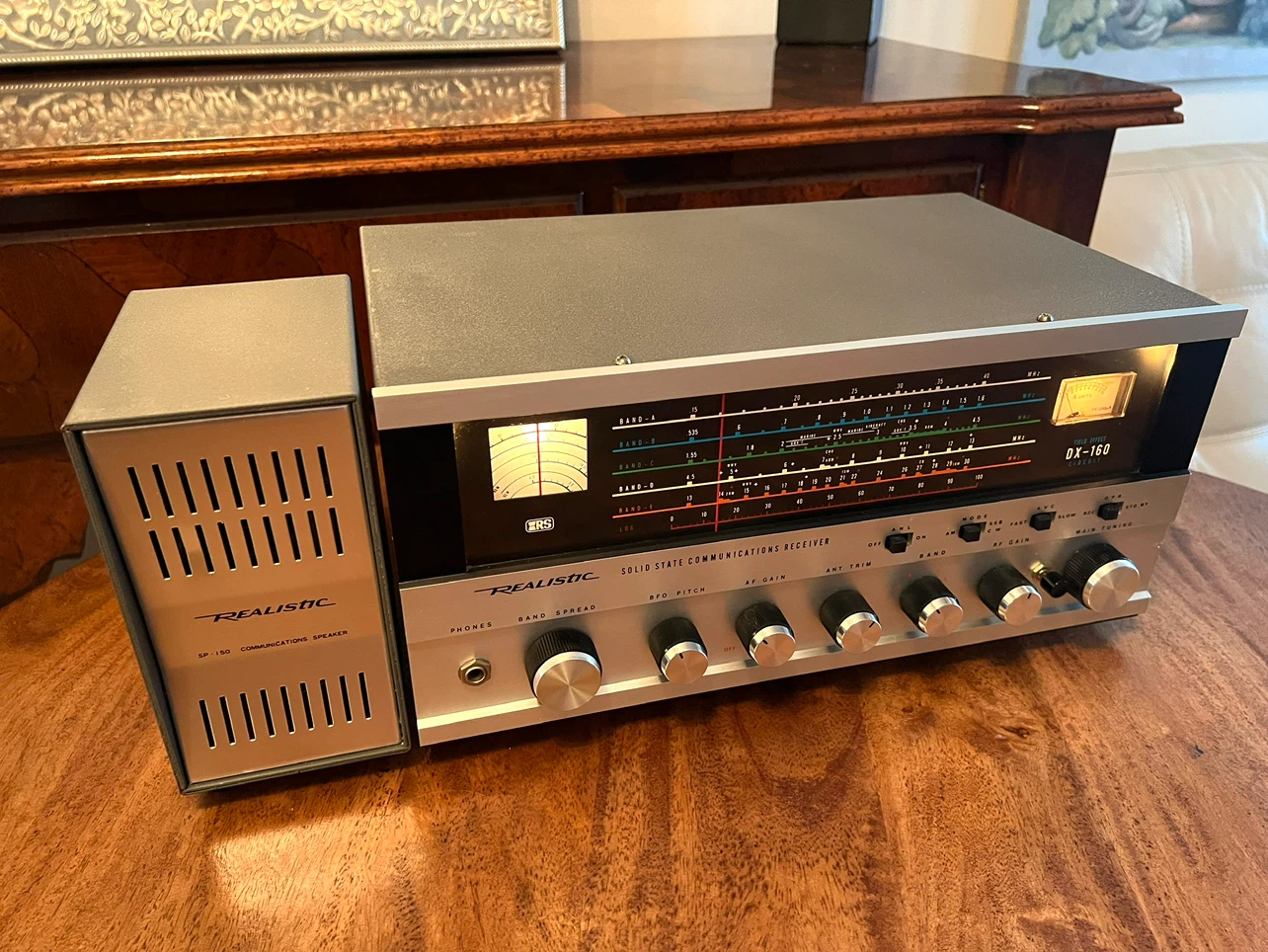 Realistic DX-160 Communications Receiver and SP-150 Speaker - photo 3