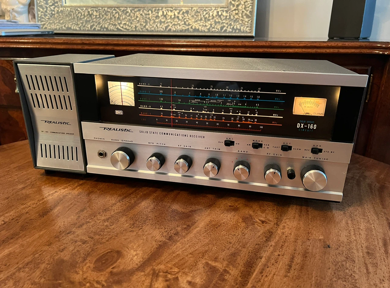 Realistic DX-160 Communications Receiver and SP-150 Speaker - photo 4