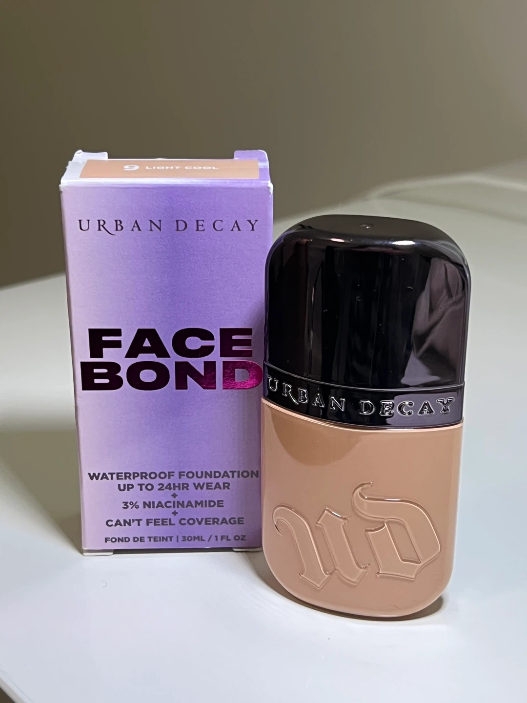 Urban Decay Face Bond Foundation - 9 Light Cool