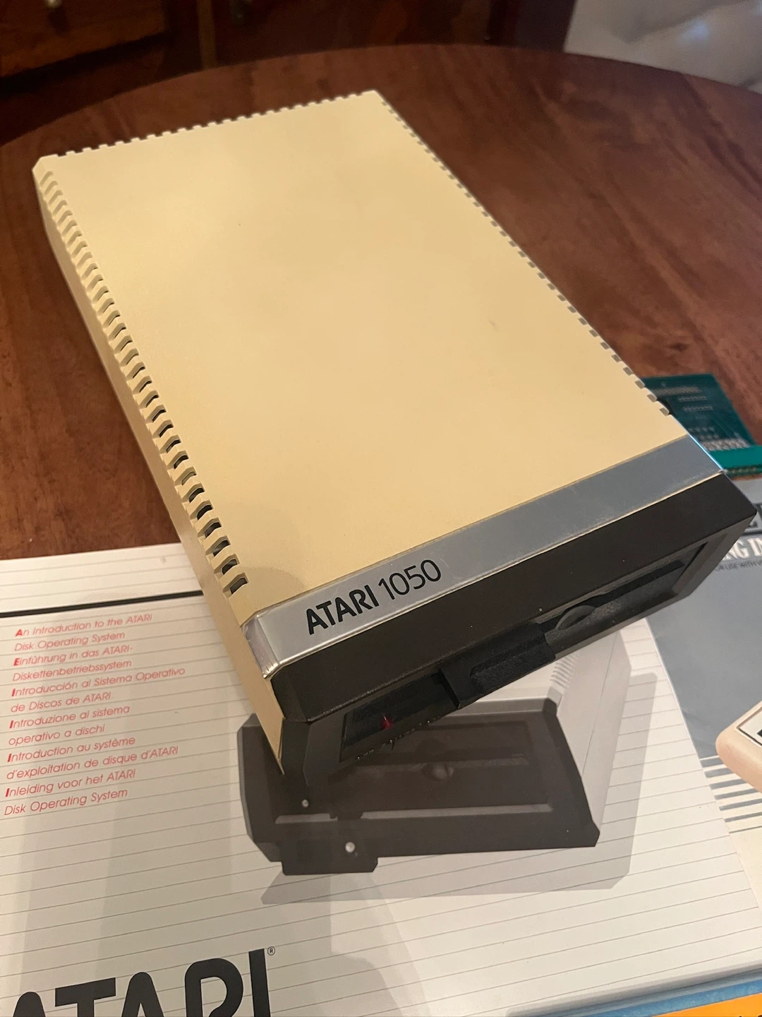 Atari 1050 Disk Drive Boxed + Commodore VIC-20 Games Lot (1980s) - photo 2