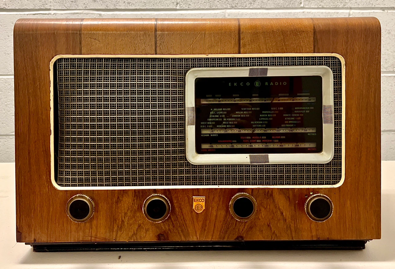 Vintage 1949 Ekco Wooden Radio, Made in England, Display Piece - photo 4