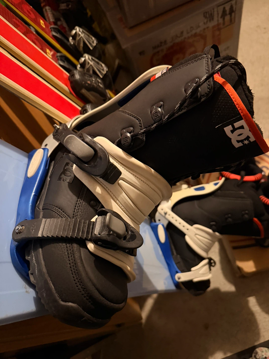 Ski and snowboard equipment - photo 4