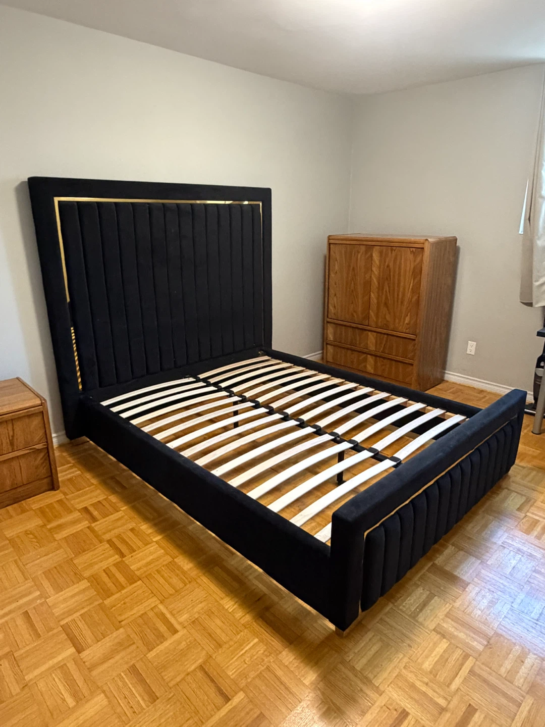 Black velvet upholstered bed frame - photo 2