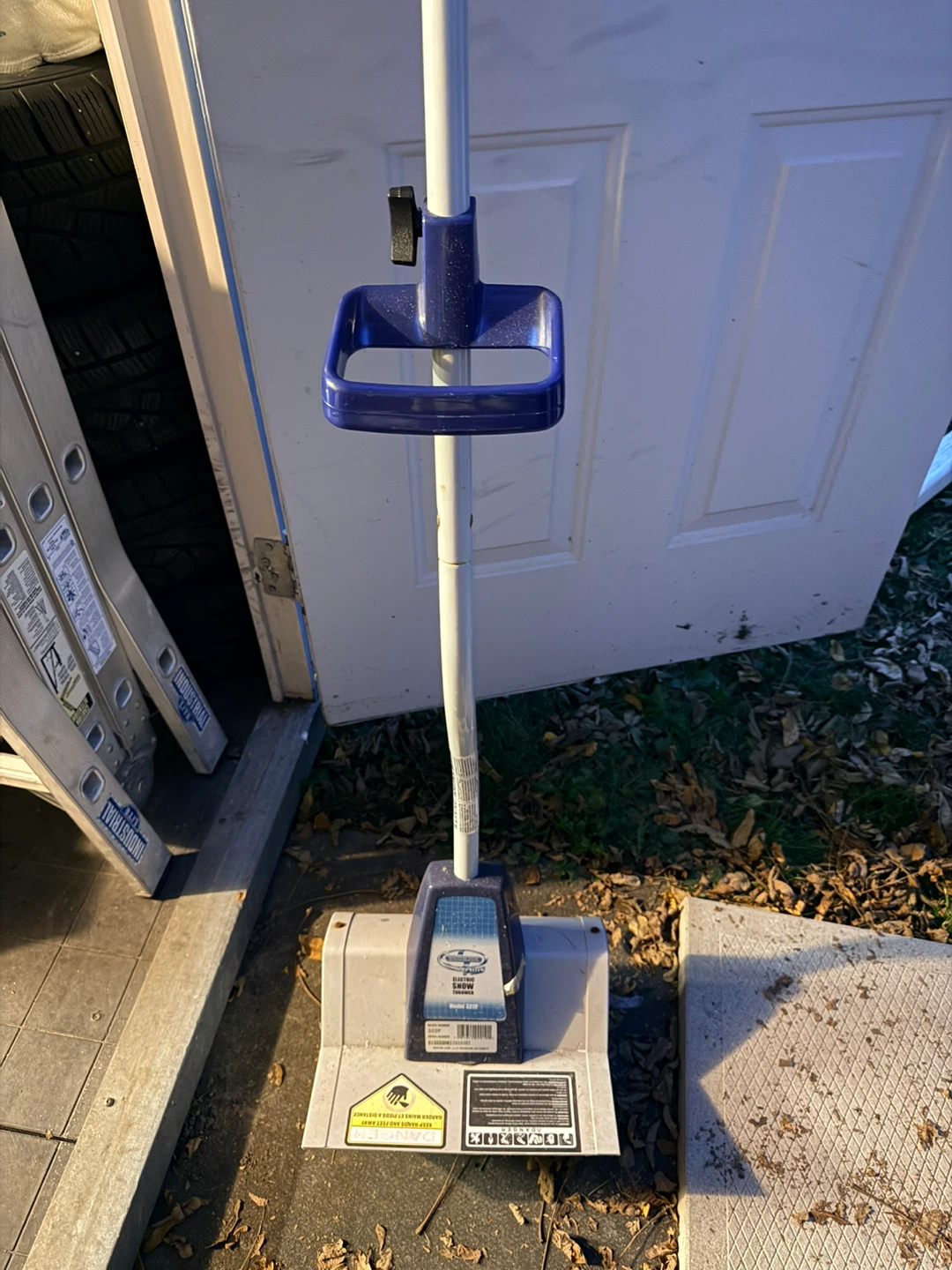 Snow Joe Plus Electric Snow Thrower 322P - photo 3
