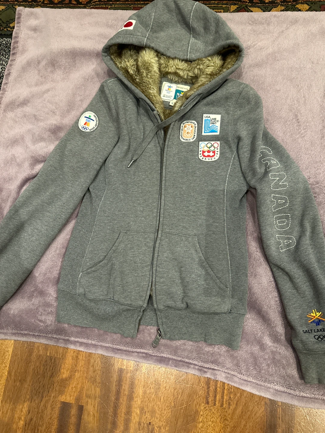 Aritzia Park Life Vancouver 2010 Olympic Hoodie