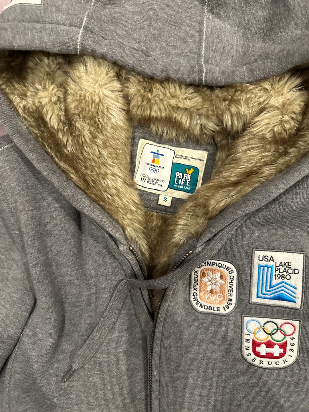 Aritzia Park Life Vancouver 2010 Olympic Hoodie - photo 2