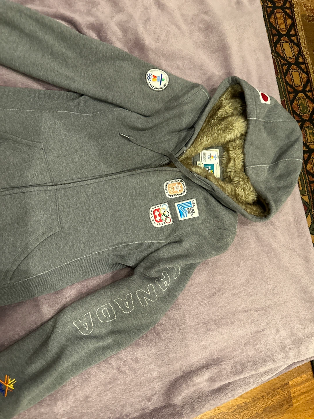 Aritzia Park Life Vancouver 2010 Olympic Hoodie - photo 3