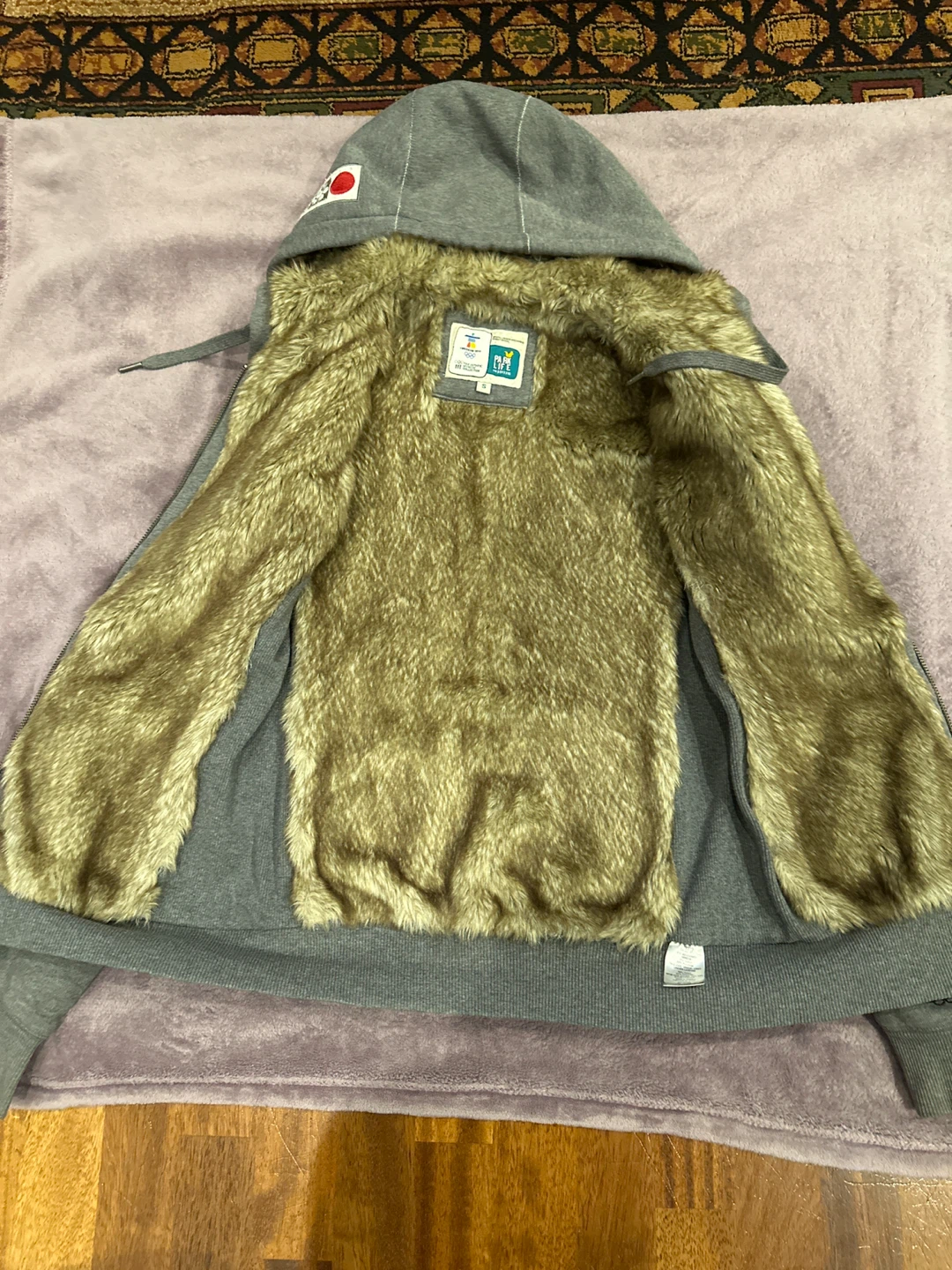 Aritzia Park Life Vancouver 2010 Olympic Hoodie - photo 4