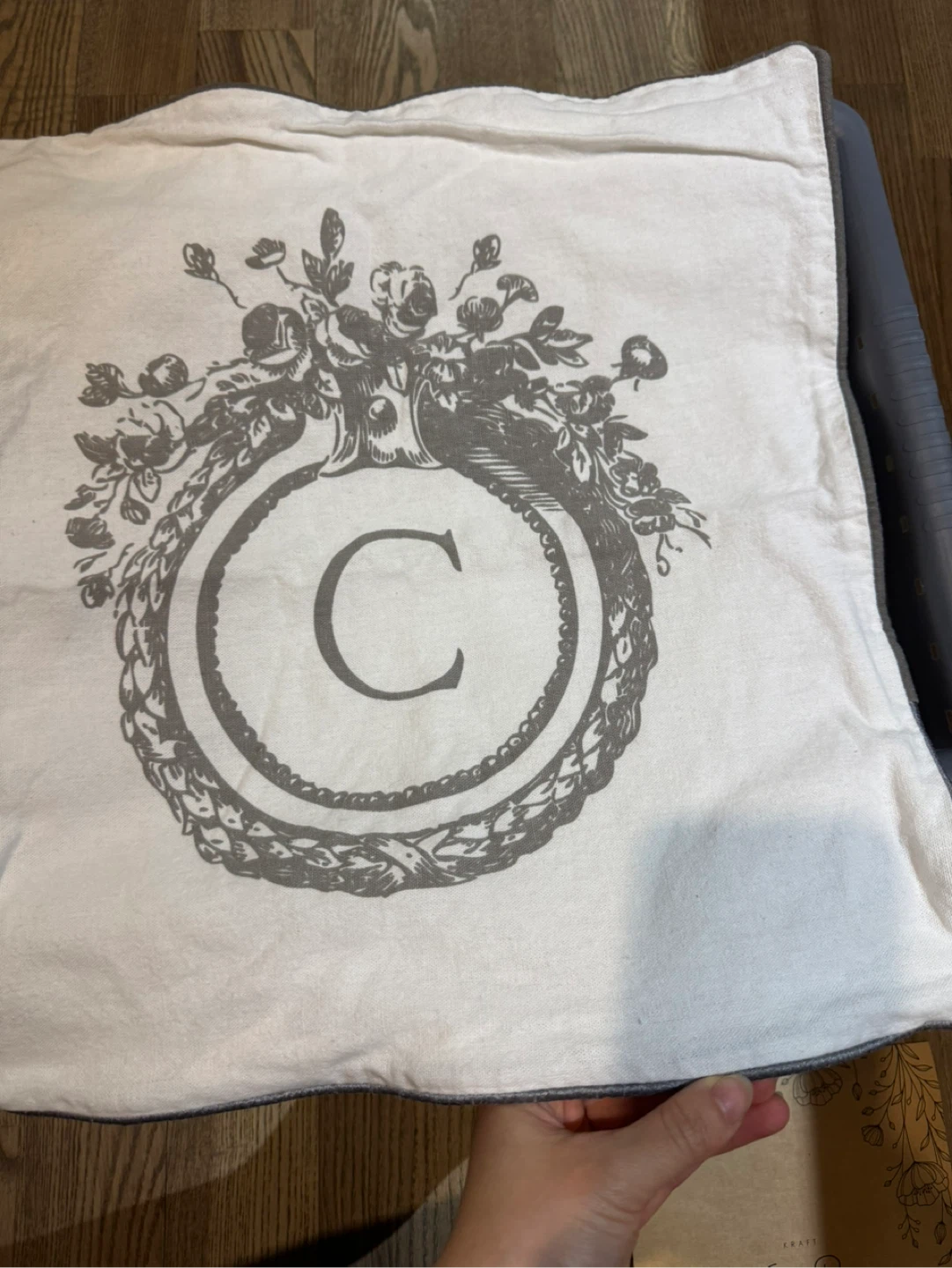 Royal Family Decorative Cushion Cover - photo 2