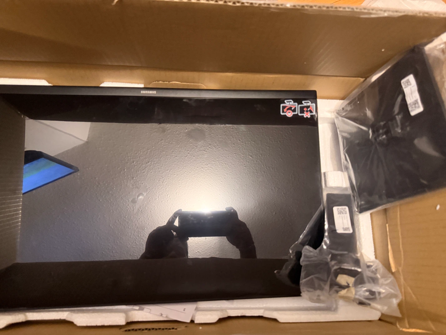 Samsung Essential Monitor S3 24 inch - photo 2
