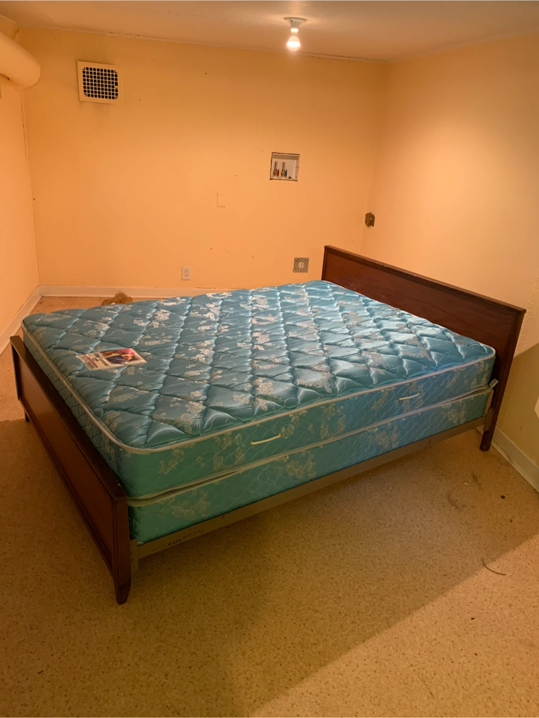 Sealy Posturepedic Premium Ashton Mattress with bed frame