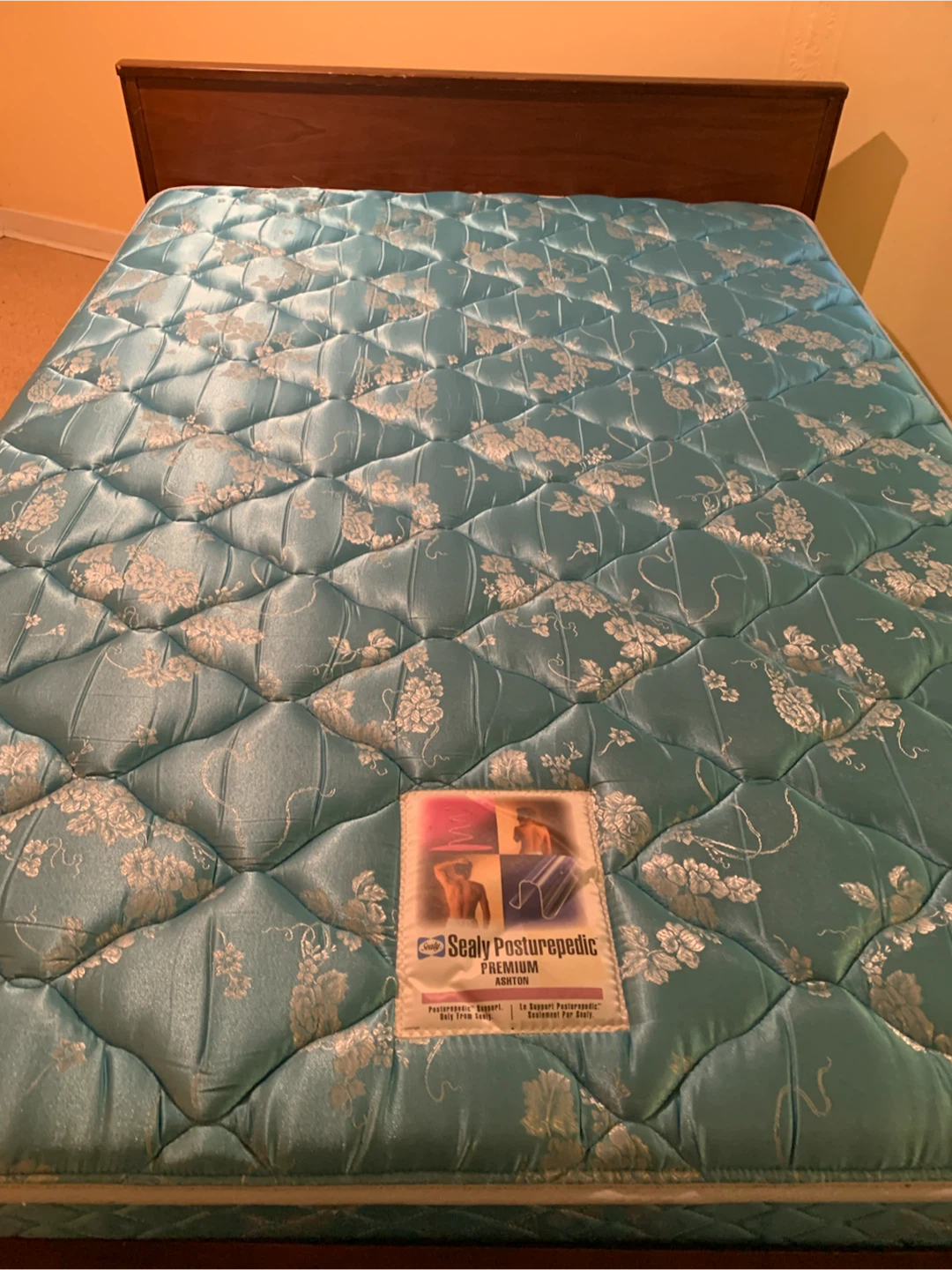 Sealy Posturepedic Premium Ashton Mattress with bed frame - photo 3