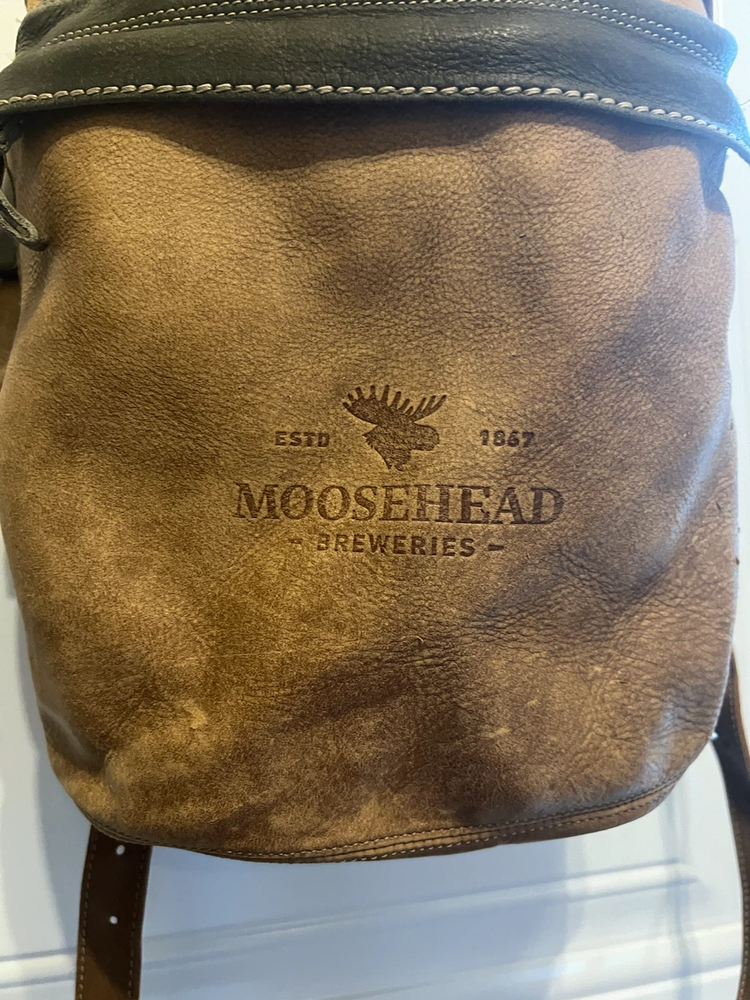 Roots Canada Leather Backpack, Rare Moosehead Breweries - photo 3