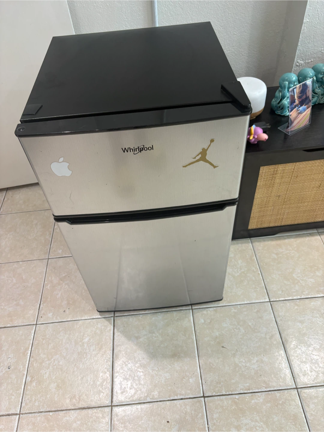 Whirlpool 3.1 cu.ft. Mini Refrigerator - photo 4