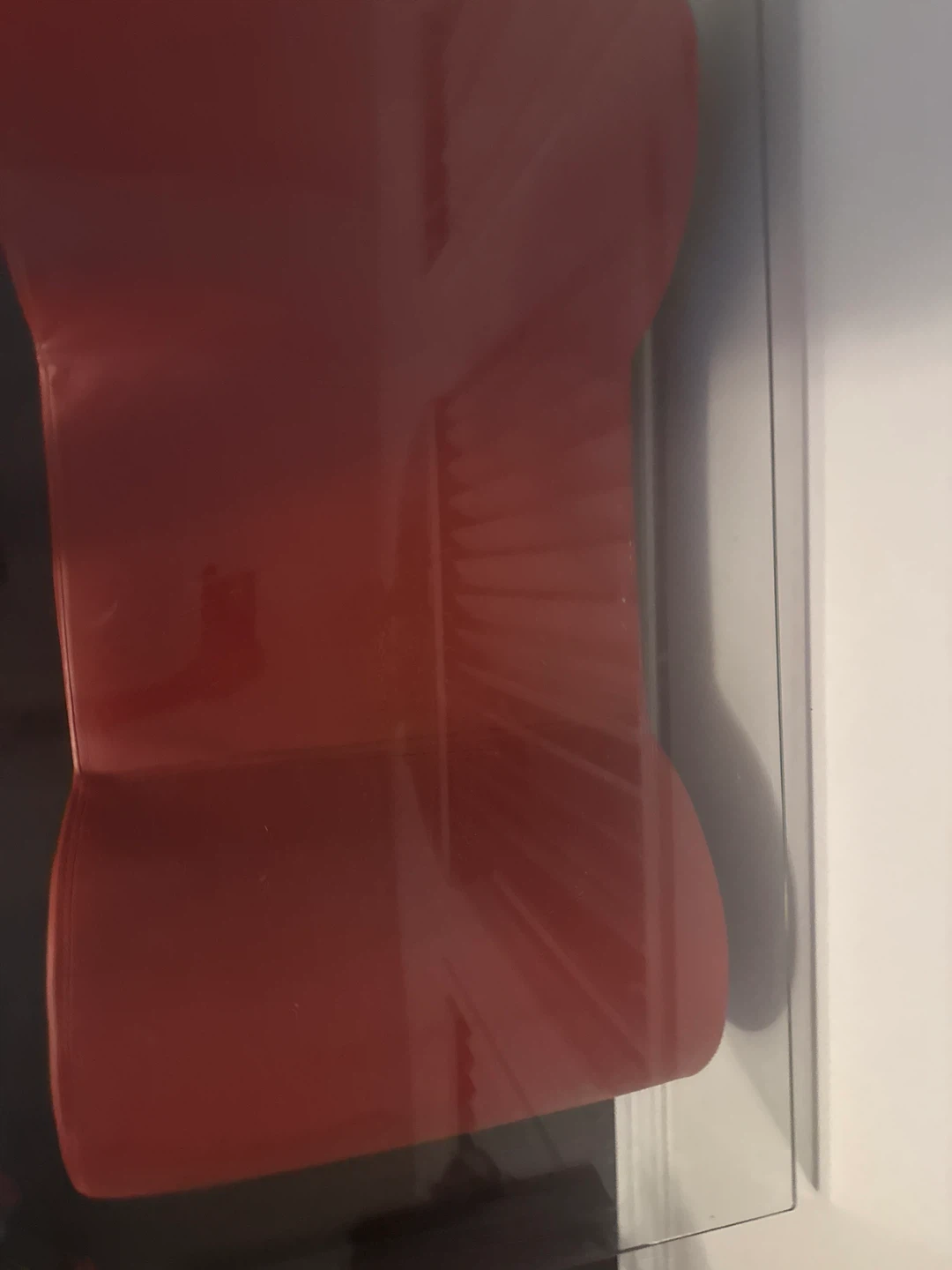 Red and black coffee table with glass top - photo 2