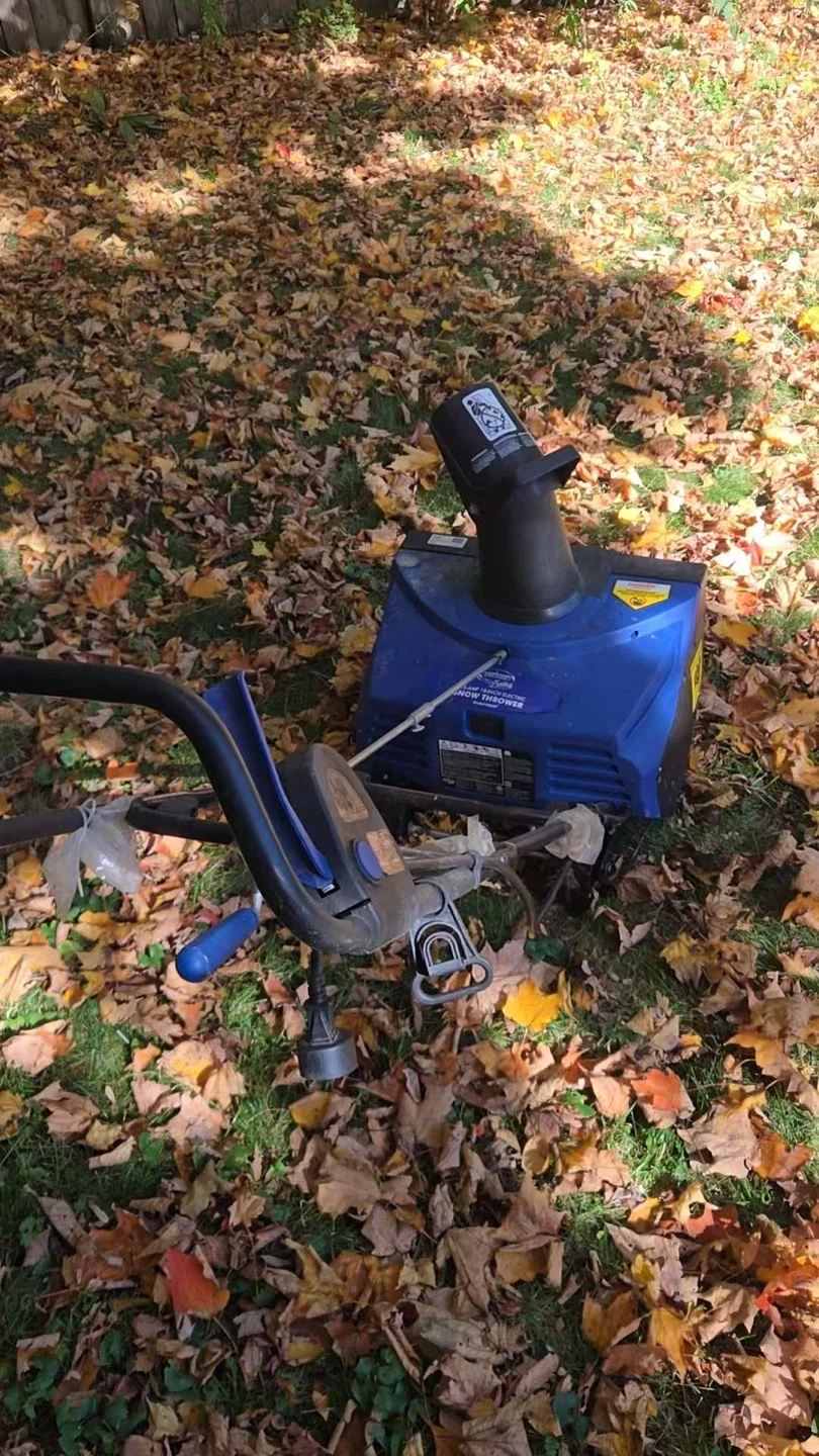 Snow Joe Ultra 13.5-Amp 18-Inch Electric Snow Thrower - photo 3