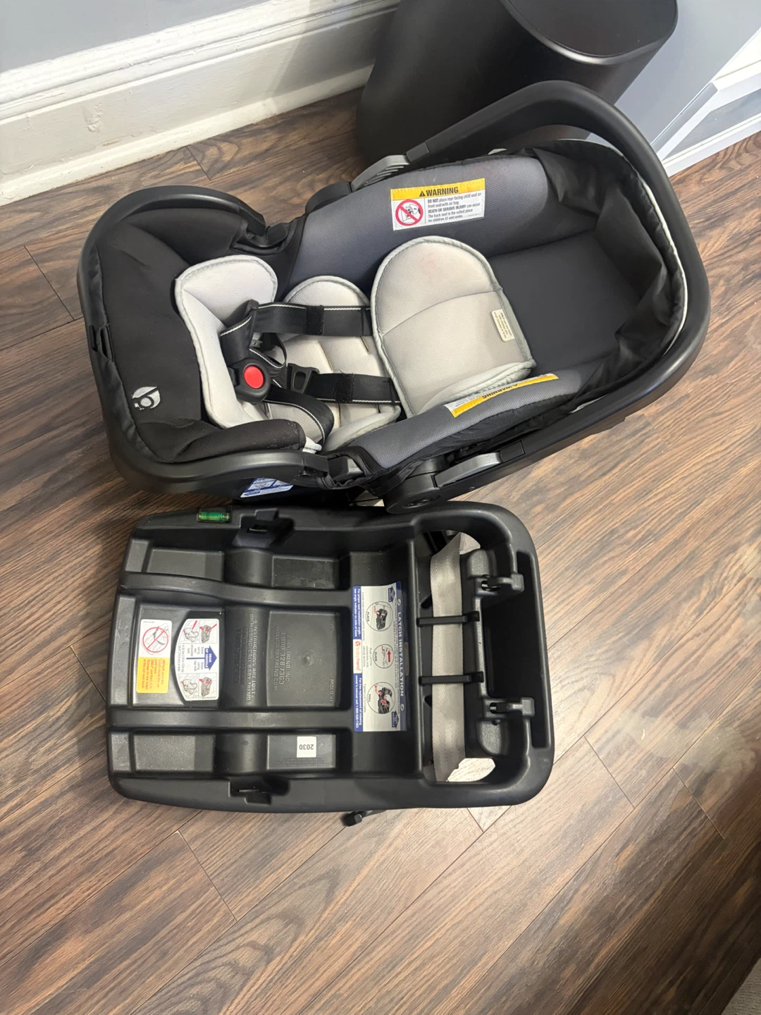 Baby Trend EZ-Lift PRO Infant Car Seat with base
