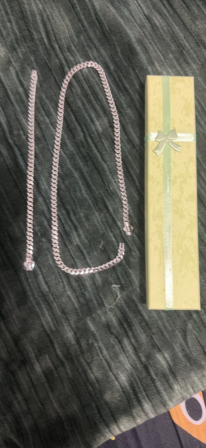 18 Karats Saudi Gold Monaco Chain and Bracelet
