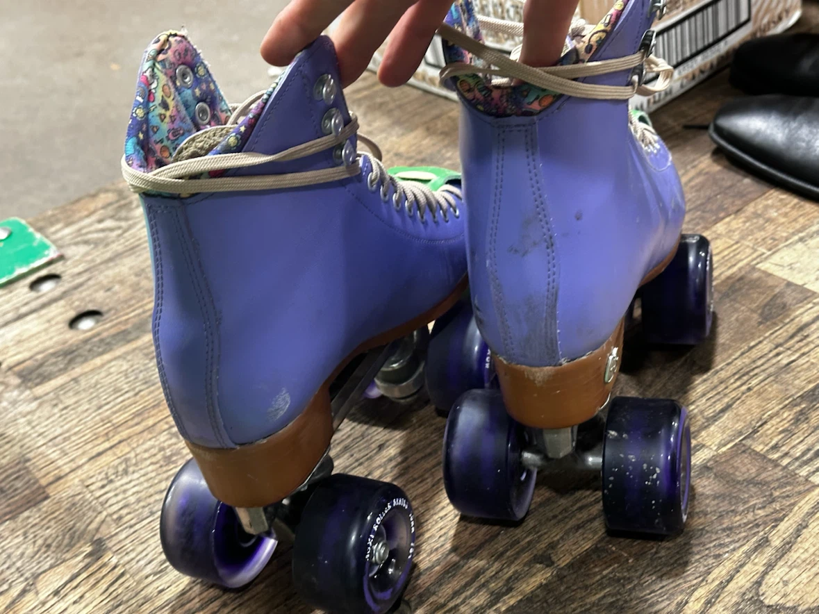 Moxi Beach Bunny Skates Periwinkle - Size 7 Near Mint - photo 2