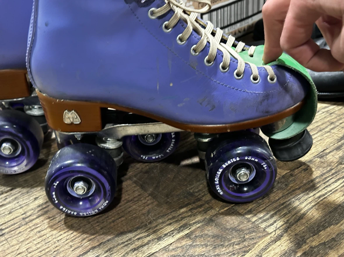 Moxi Beach Bunny Skates Periwinkle - Size 7 Near Mint - photo 3