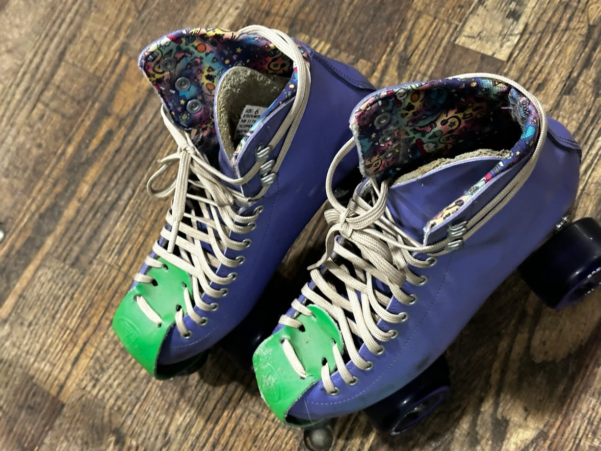 Moxi Beach Bunny Skates Periwinkle - Size 7 Near Mint - photo 5