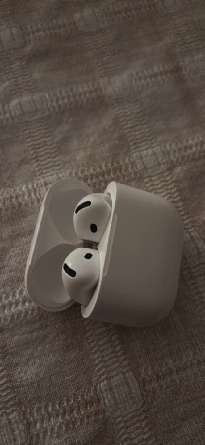 Apple AirPods 4