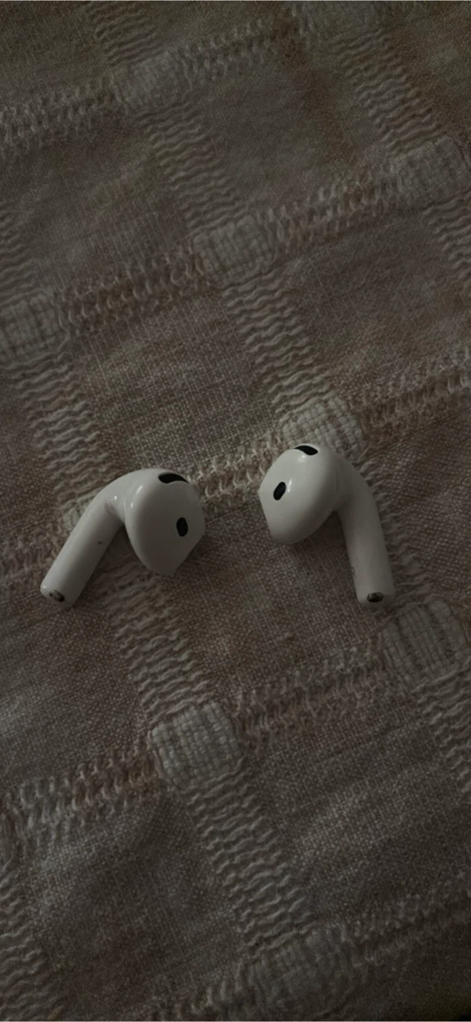 Apple AirPods 4 - photo 2