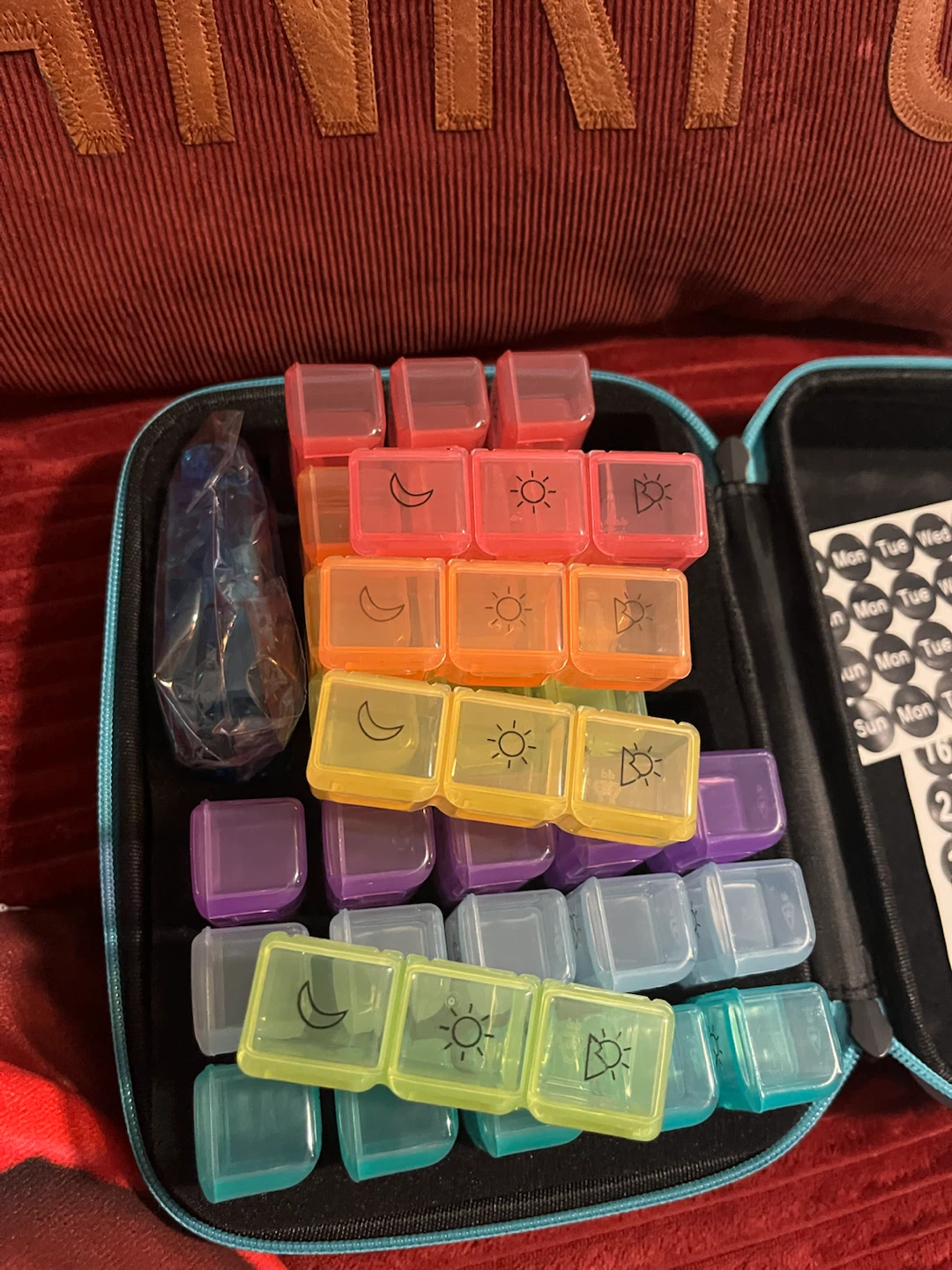 Large Capacity Pill Organizer Case - photo 3