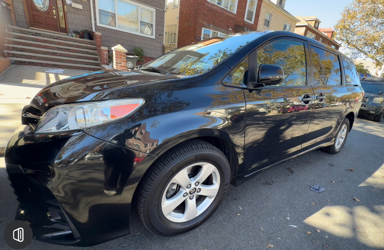 2020 Toyota Sienna LE — Wheelchair Accessible Van, BraunAbility - photo 2