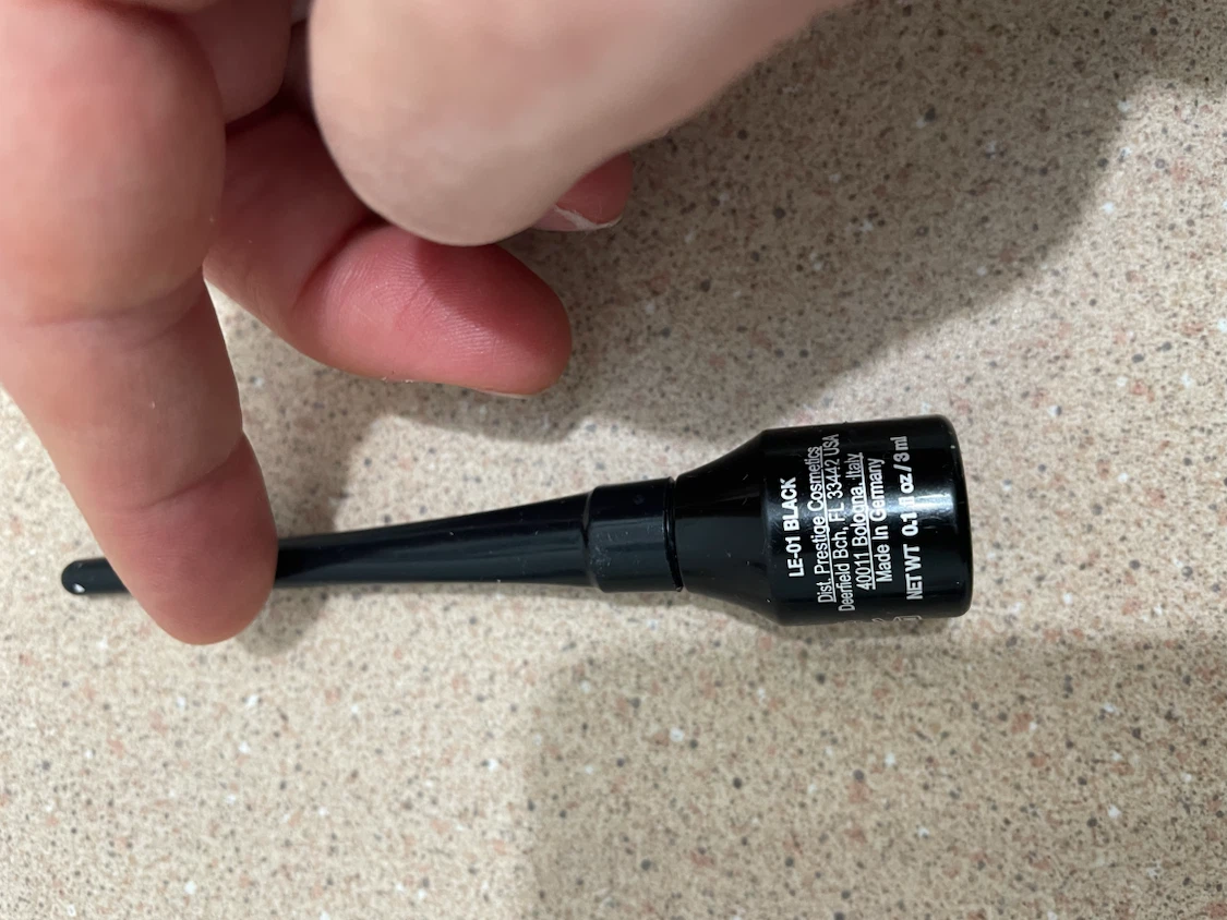 Used Prestige Cosmetics Liquid Eyeliner - LE-01 Black - photo 2