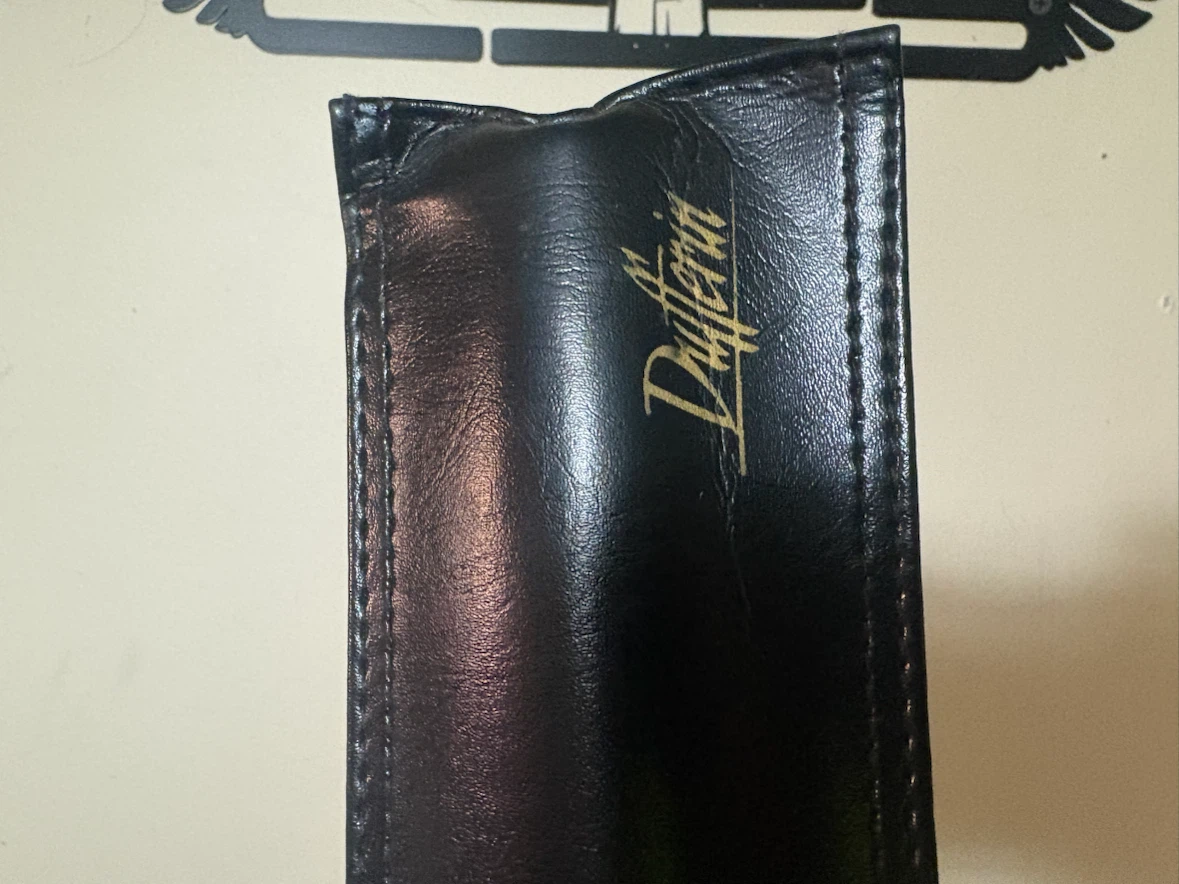 Dufferin pool cue with carrying case