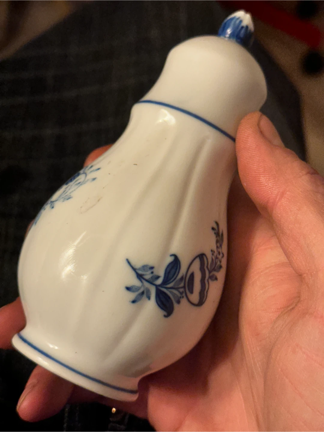 Vintage Artistic Seito Japan White Blue Floral Porcelain  shaker - photo 3