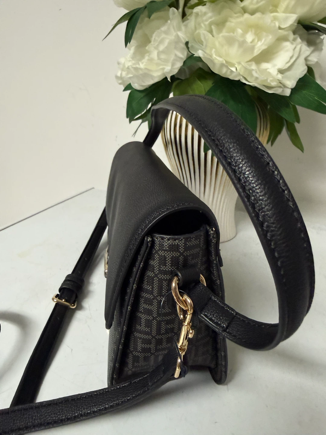 Tommy Hilfiger Monogram Shoulder Bag - photo 3
