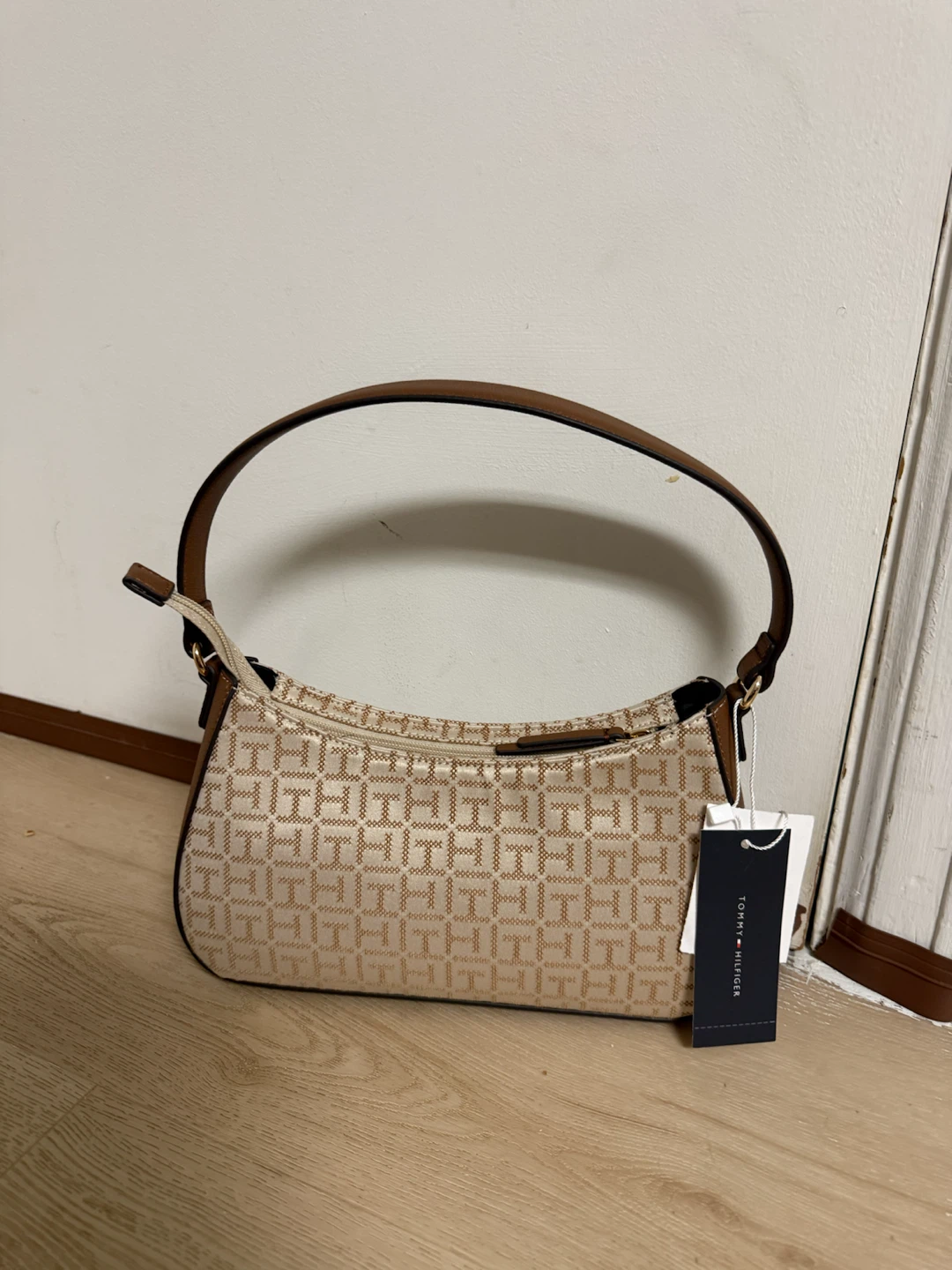 Tommy Hilfiger Monogram Shoulder Bag - photo 2