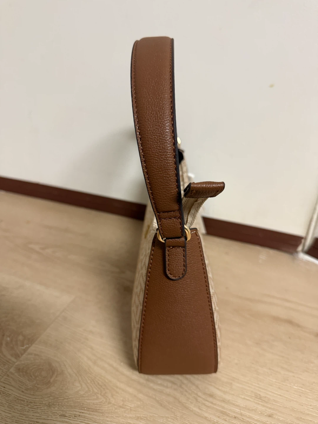 Tommy Hilfiger Monogram Shoulder Bag - photo 5
