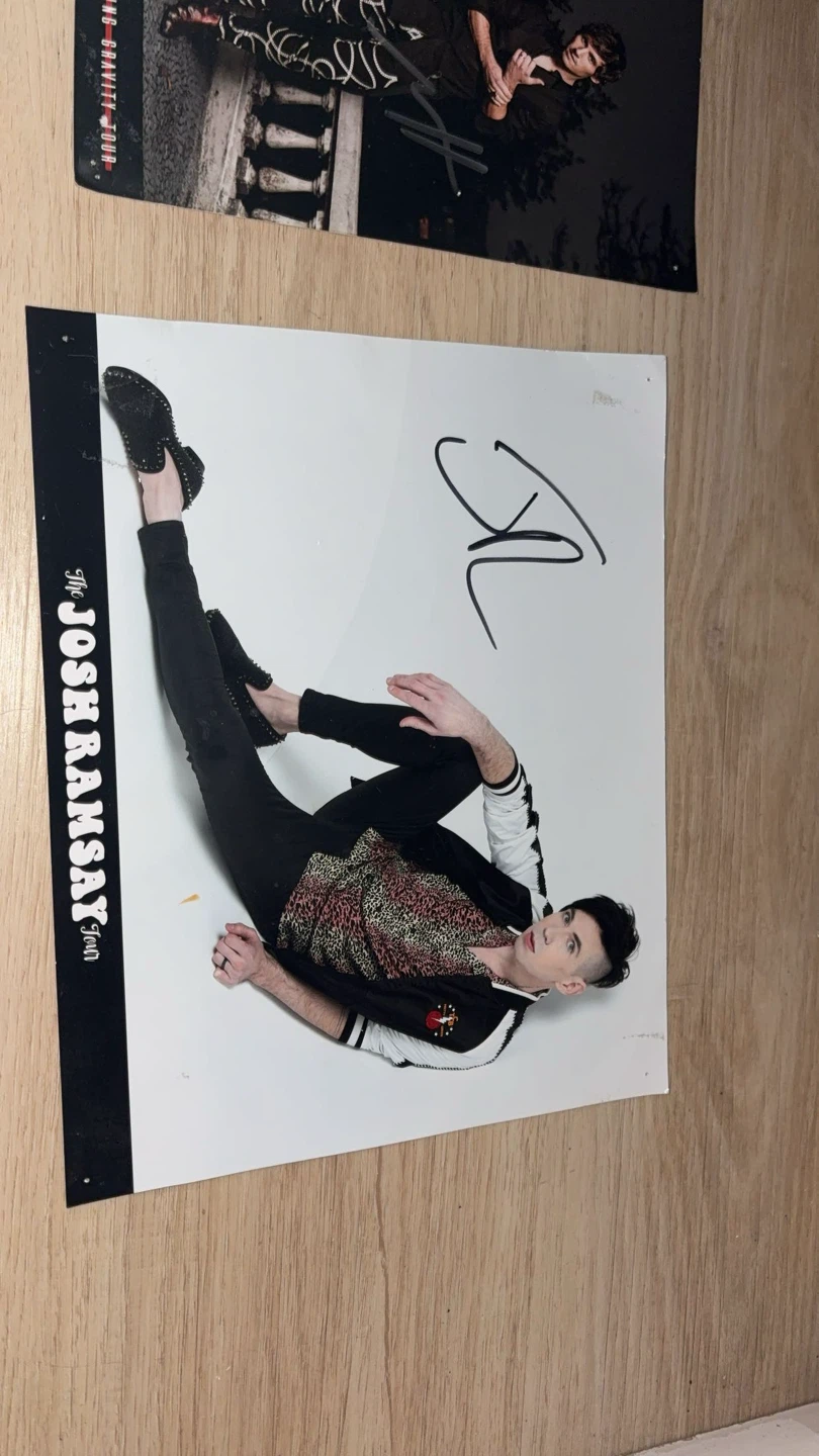 Modern Autographed Canadian Tour Prints Lot - photo 3